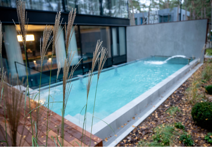 Projet individuel d'un sauna, d'une piscine extérieure, d'un appareil de coulée et d'un bain à remous