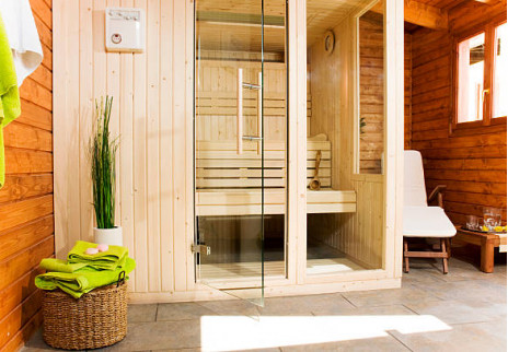 Les portes de sauna sont un élément essentiel de tout sauna
