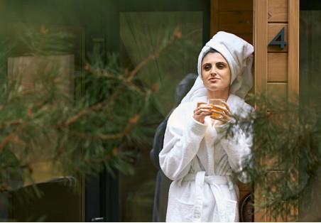 Rituel de l'eau chaude : pourquoi l'eau chaude favorise la relaxation – et pourquoi la chaleur du sauna va encore plus loin