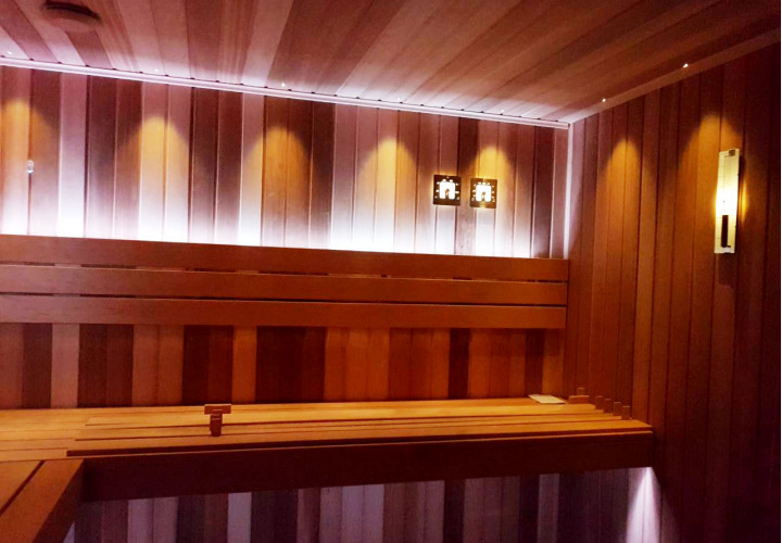 Sauna en bois d'aulne et de cèdre du Canada