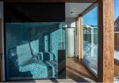 Hammam avec paroi vitrée panoramique
