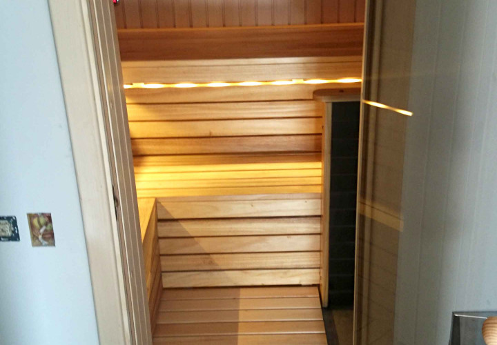 Sauna avec système de dosage d'arômes et d'eau