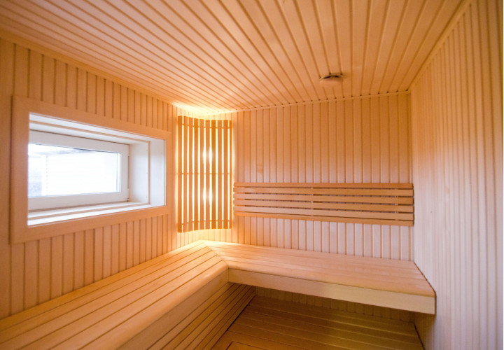 Sauna minimaliste en bois de tilleul