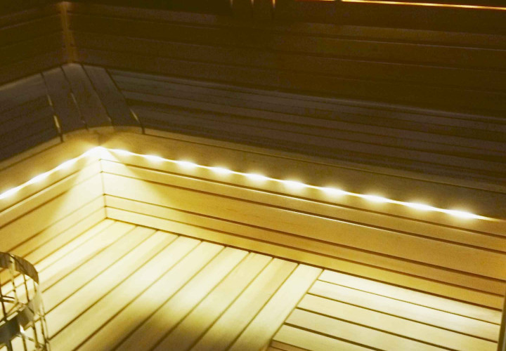 Sauna avec poêle cylindrique intégré