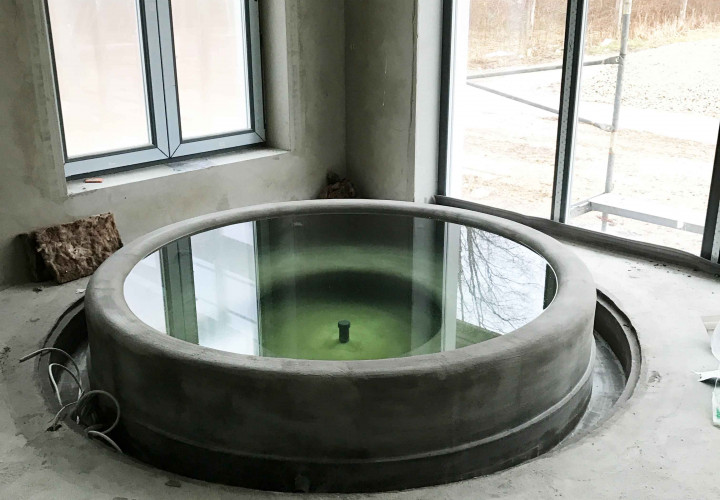 Piscine intérieure d'hydromassage