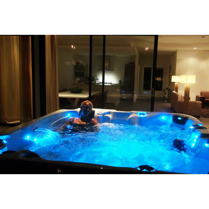 Piscine de massage SPA – Solace
