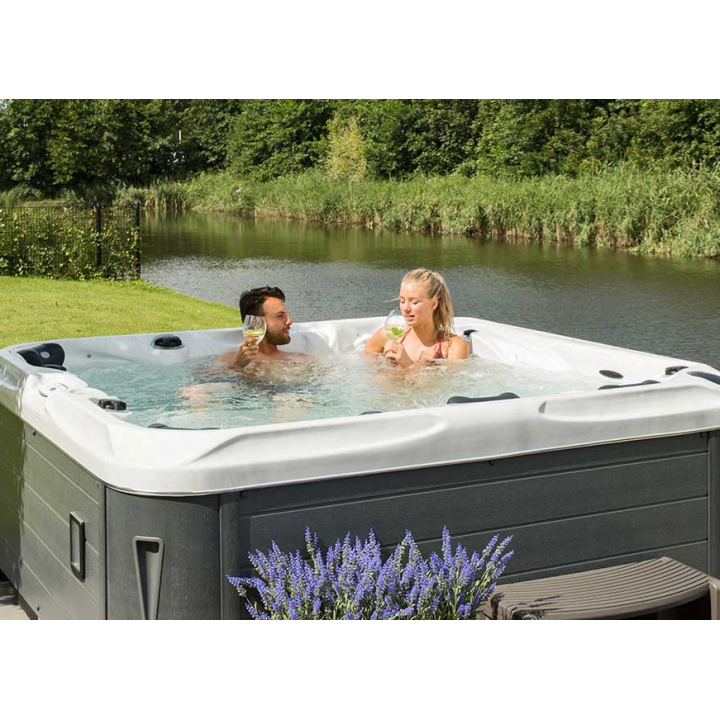 Piscine de massage SPA - DESIRE