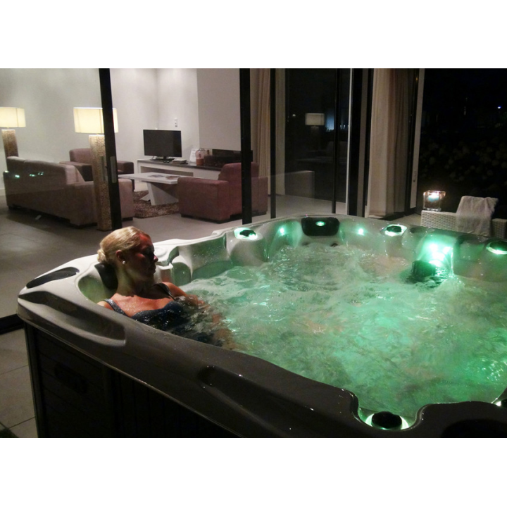 Piscine de massage SPA - DESIRE