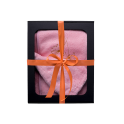 Coffret cadeau pour ELLE. Bonnet et tablier de sauna pour femme - ROSE - 1