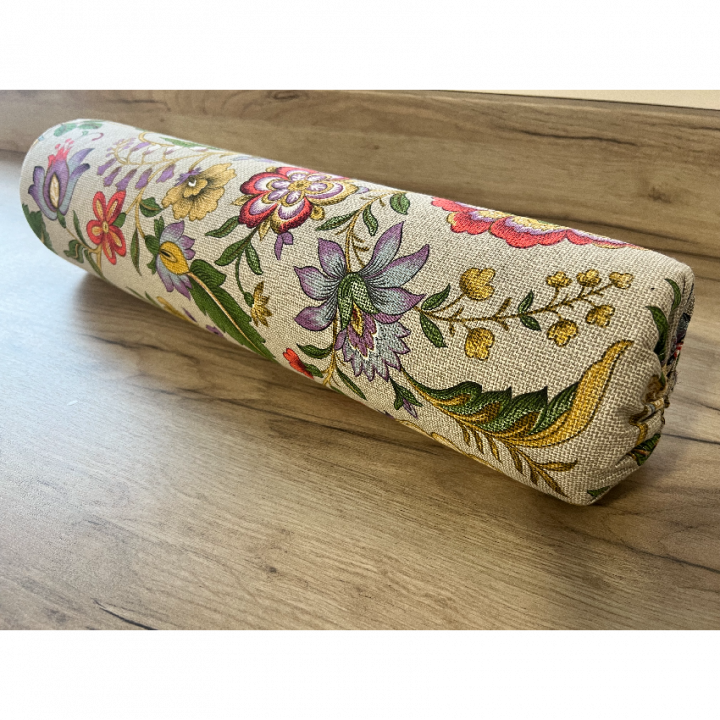 Rouleau pour les jambes et la tête, avec ornements floraux