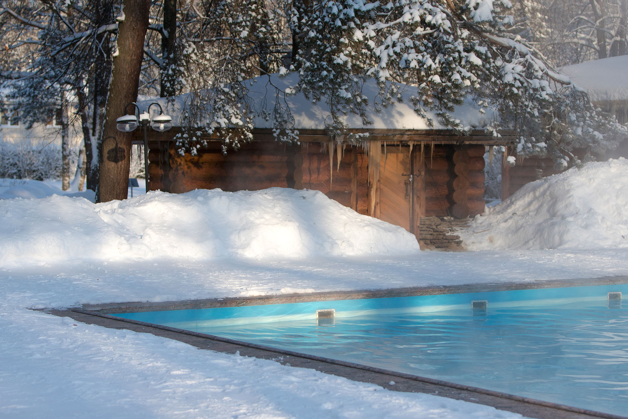 sauna et piscine en hiver