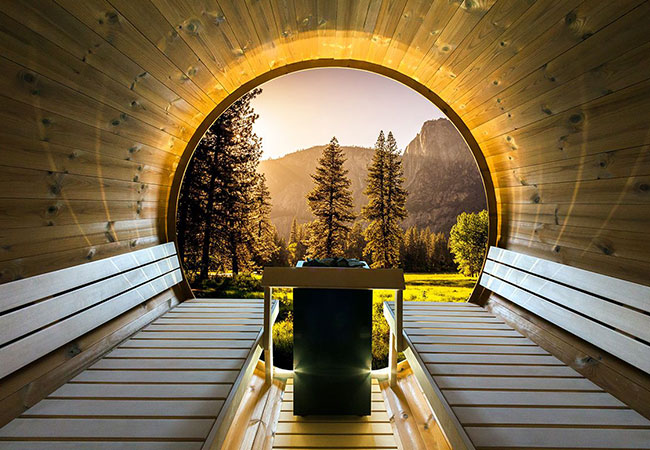 Une grande fenêtre dans le sauna : quand faut-il une puissance/isolation supplémentaire ?