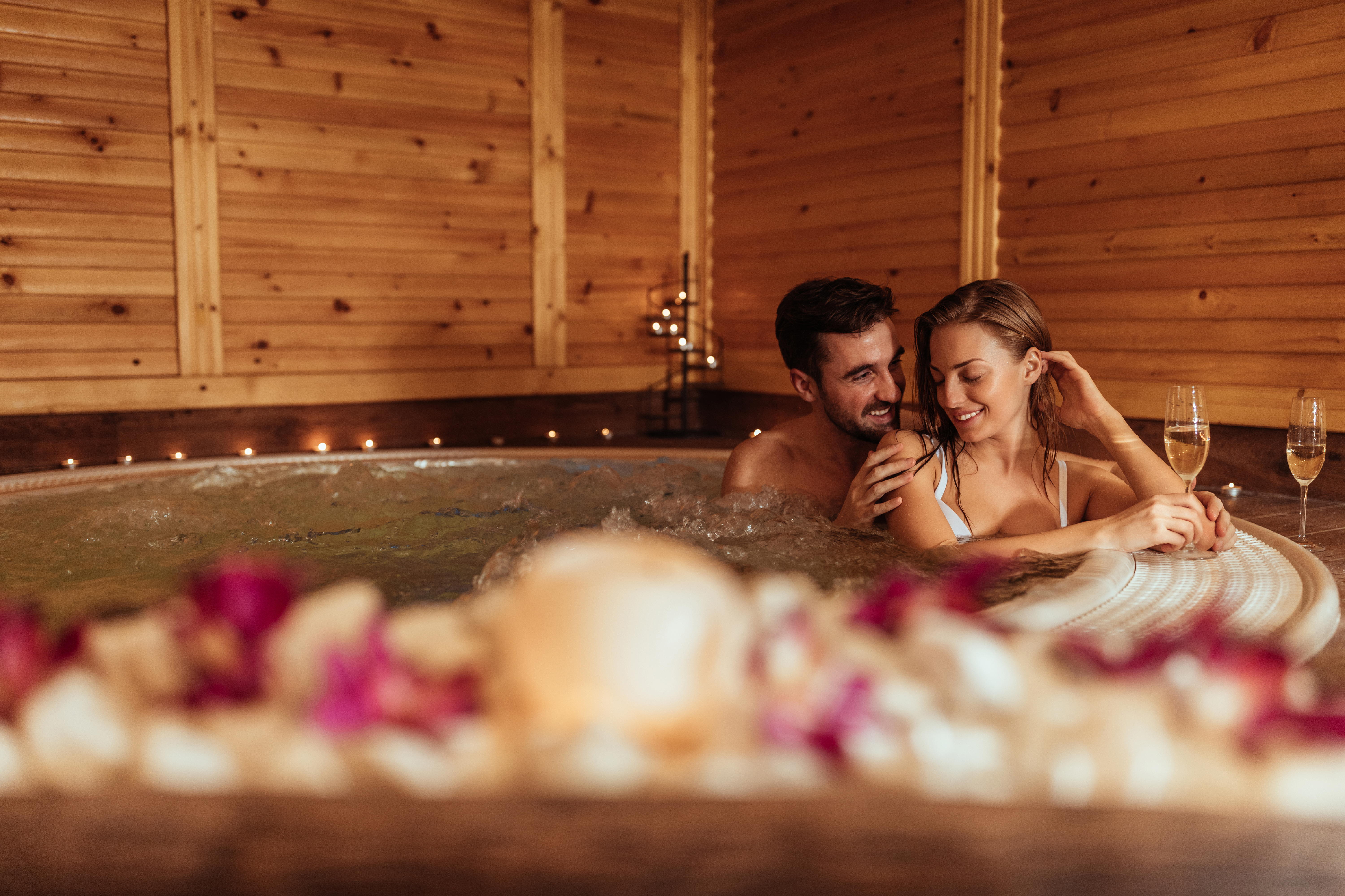 Ambiance spa romantique avec eau chaude et hydromassage pour la Saint-Valentin