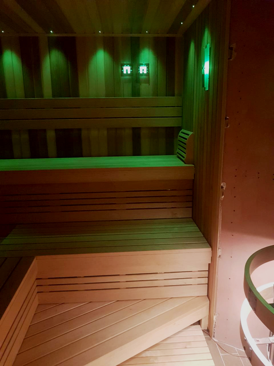 Sauna en bois d'aulne et de cèdre du Canada