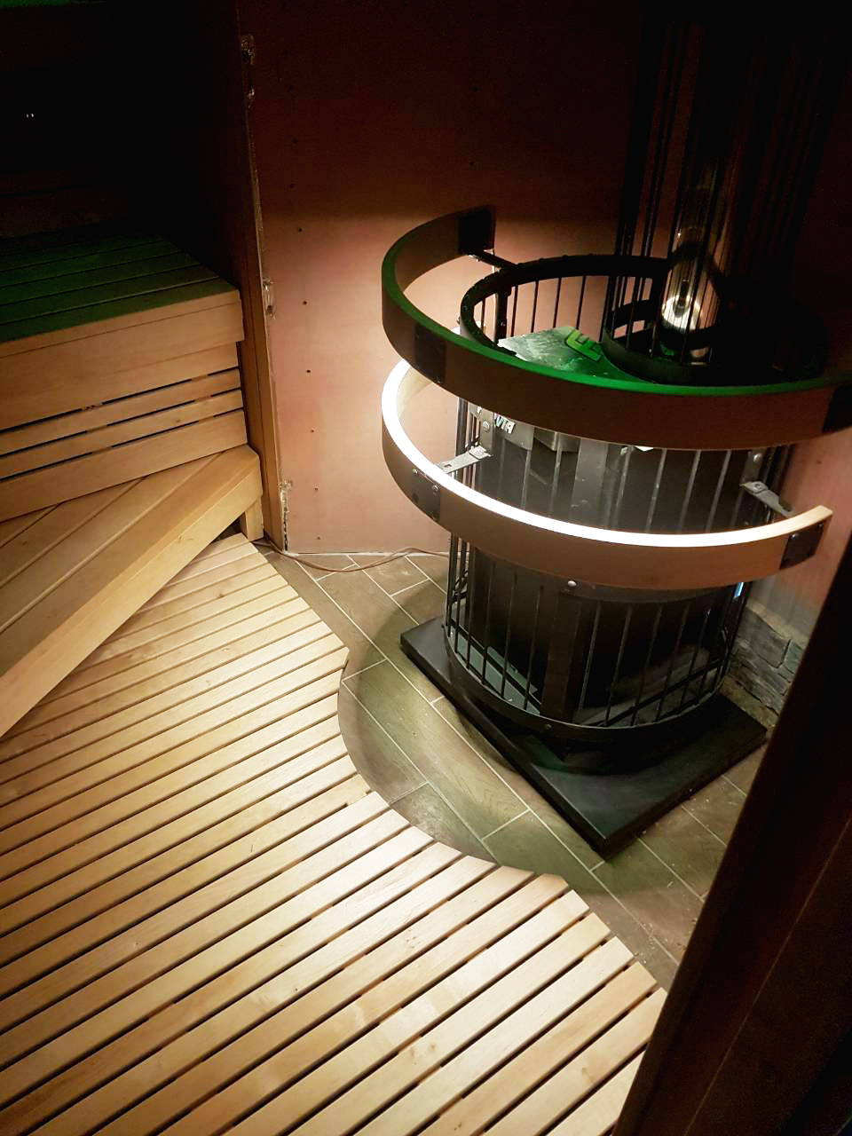 Sauna en bois d'aulne et de cèdre du Canada