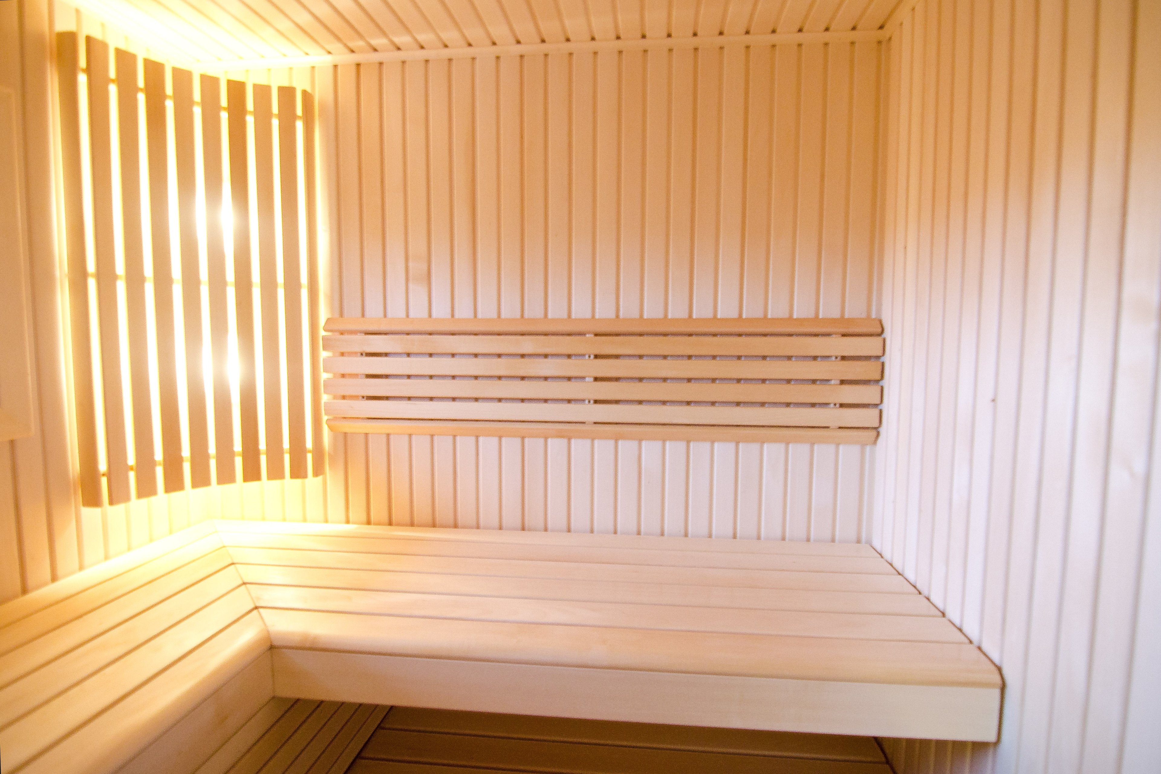 Sauna minimaliste en bois de tilleul