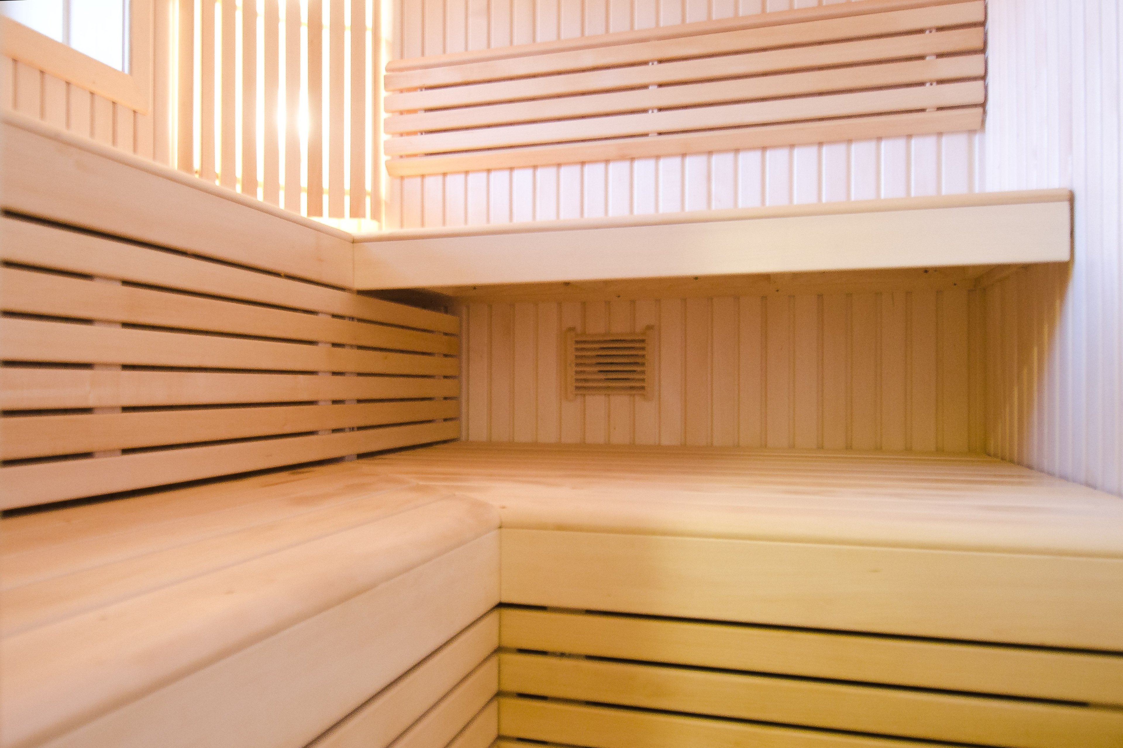 Sauna minimaliste en bois de tilleul