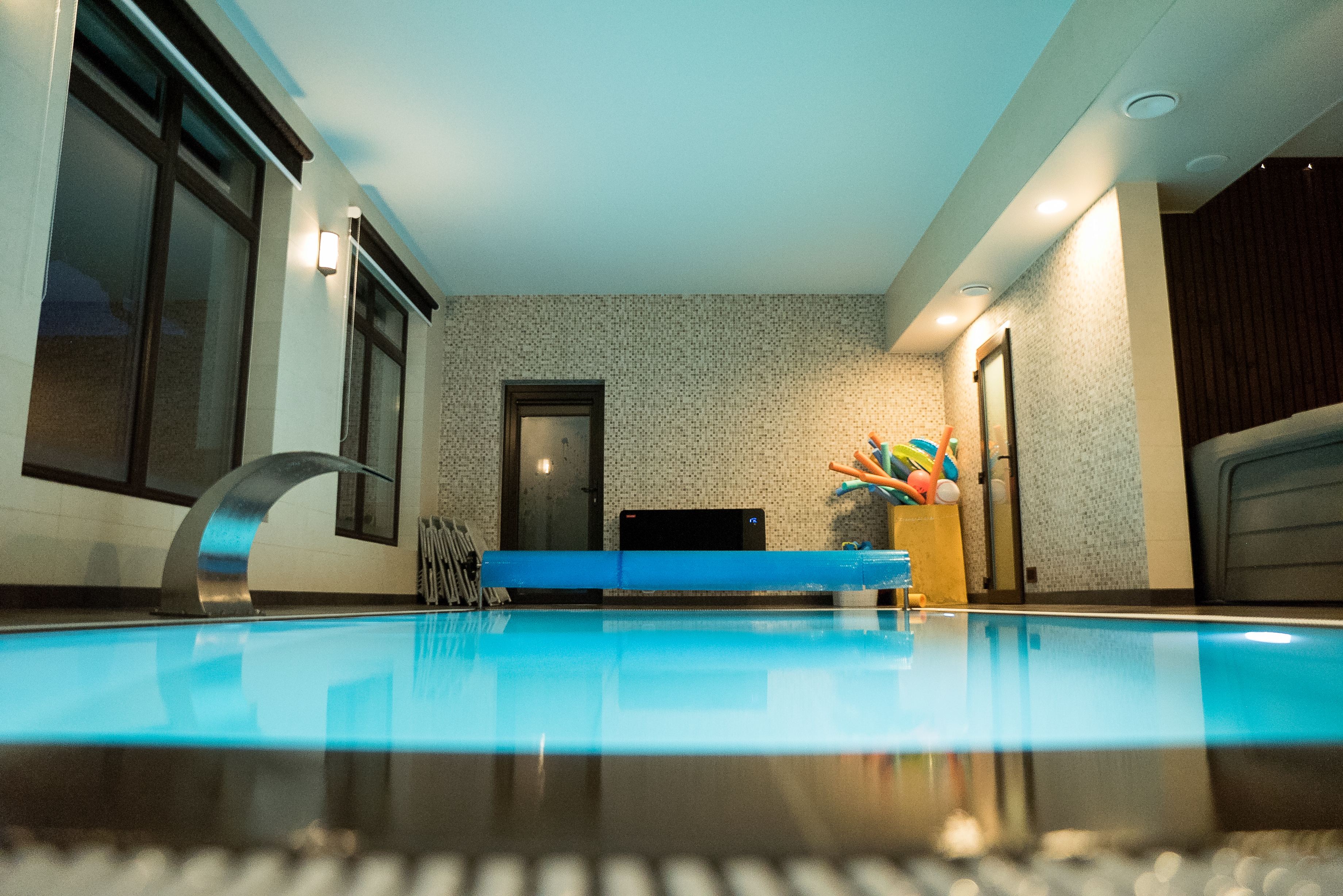 Piscine et saunas dans la ferme "Vila Kalniškiai"